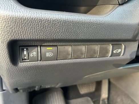 Used 2023 Toyota RAV4 XLE Premium image 18