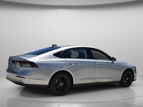 Certified 2025 Honda Accord SE image 7