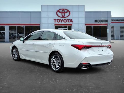 Used 2022 Toyota Avalon Limited image 7