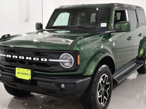 Used 2025 Ford Bronco Outer Banks image 2