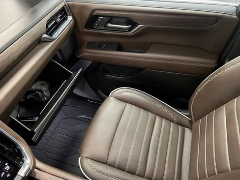 Used 2025 GMC Yukon Denali Ultimate w/ LPO, Floor Liner Package image 39