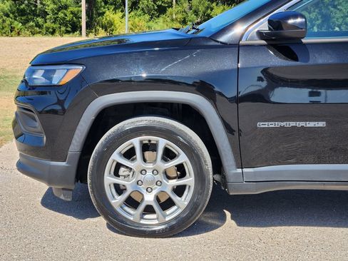 Used 2022 Jeep Compass Latitude AWD/4WD image 8