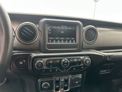 Used 2022 Jeep Gladiator Sport image 16