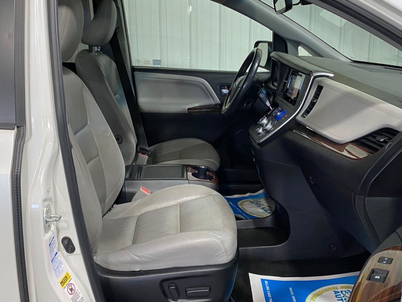 Used 2015 Toyota Sienna Limited Premium AWD/4WD image 28