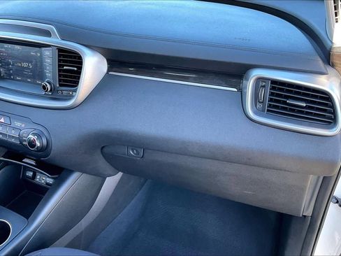 Used 2020 Kia Sorento L image 18
