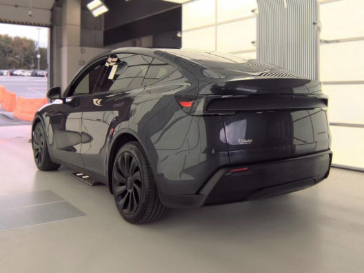 Used 2026 Tesla Model Y AWD image 12