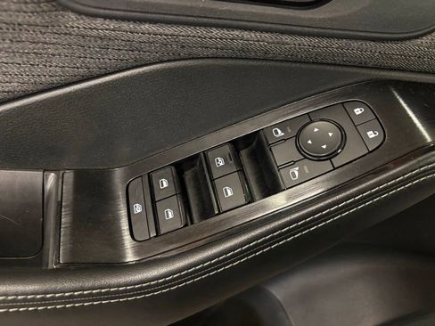 Used 2023 Nissan Rogue SV image 16