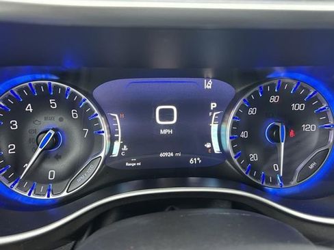 Used 2024 Chrysler Pacifica Touring-L image 15