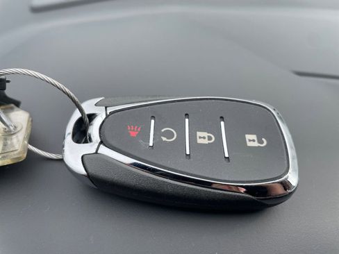 Used 2025 Chevrolet Trax LT w/ LT Convenience Package image 24