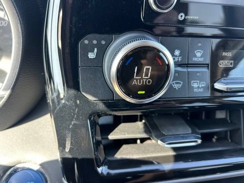 Used 2022 Toyota Highlander XLE AWD/4WD image 19