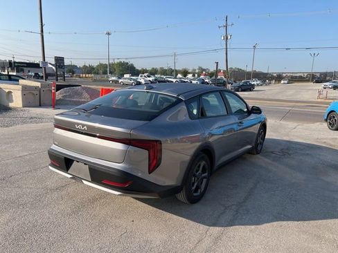 Used 2025 Kia K4 LXS image 6