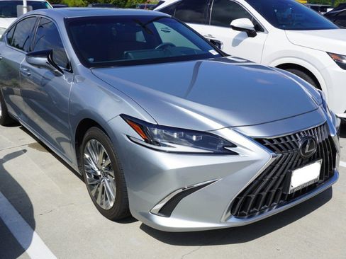 Used 2023 Lexus ES 350 Ultra Luxury w/ Accessory Package (Z2) FWD image 3