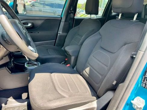 Used 2020 Jeep Renegade Latitude AWD/4WD image 13