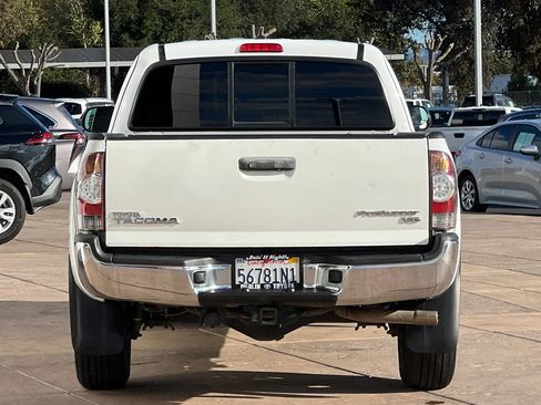 Used 2014 Toyota Tacoma PreRunner w/ SR5 Package image 5