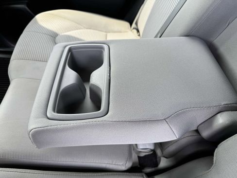 Used 2022 Toyota Highlander LE image 11