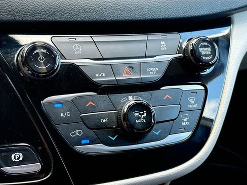 Used 2021 Chrysler Voyager Lxi image 20