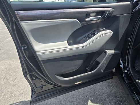 New 2026 Toyota Highlander Platinum AWD/4WD image 22