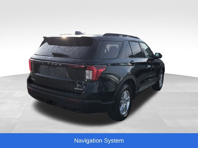 Used 2025 Ford Explorer Active AWD/4WD image 2