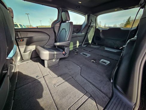 New 2026 Chrysler Pacifica Select image 38