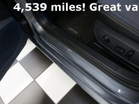 Certified 2025 Volkswagen Jetta SE image 30