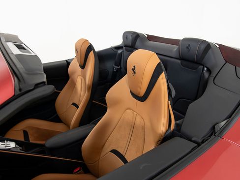 Certified 2025 Ferrari Roma Spider RWD image 43