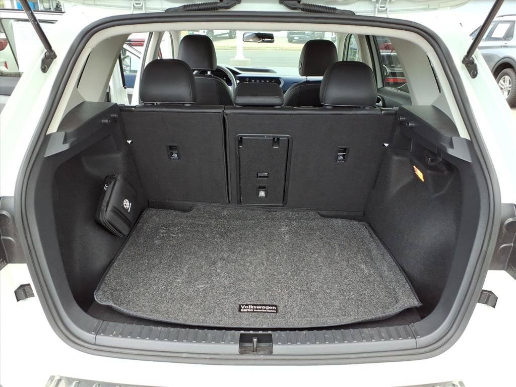 Used 2022 Volkswagen Taos SE w/ Panoramic Sunroof Package FWD image 14