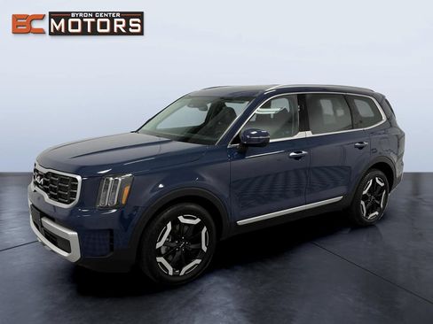 Used 2025 Kia Telluride S AWD/4WD image 1