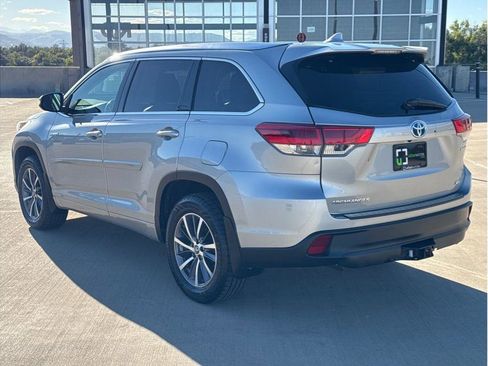 Used 2018 Toyota Highlander XLE image 6