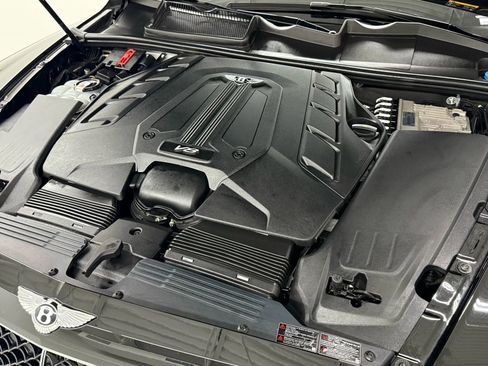 Used 2019 Bentley Bentayga image 59
