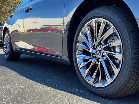 New 2025 Lexus ES 300h w/ Luxury Package image 8