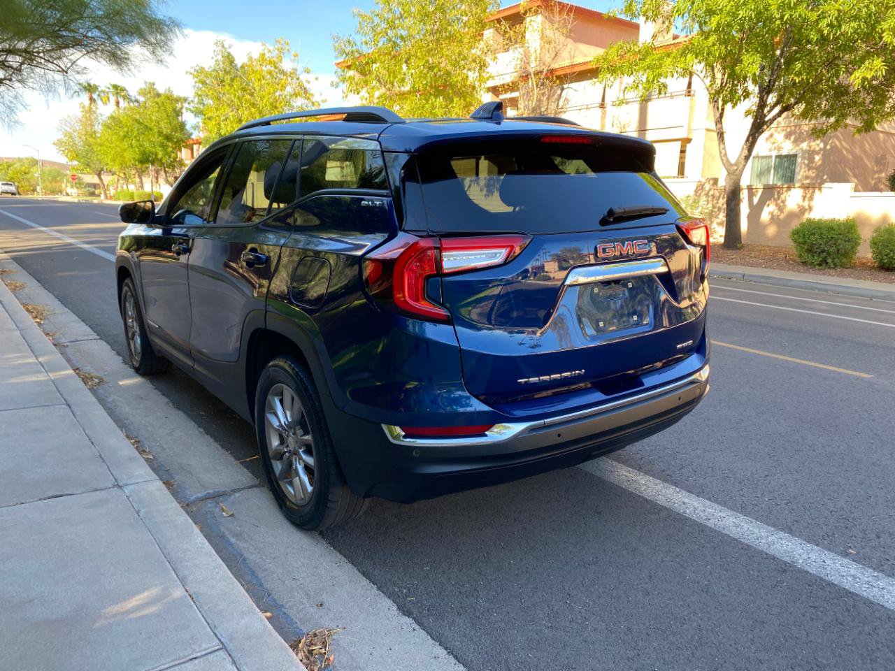 Used 2022 GMC Terrain SLT w/ Tech Package AWD/4WD image 12