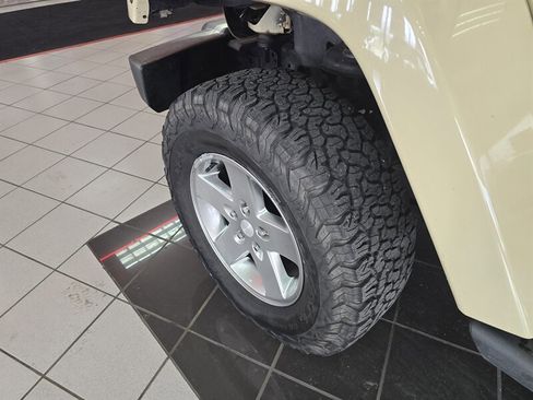 Used 2012 Jeep Wrangler Unlimited Sahara w/ Connectivity Group image 28