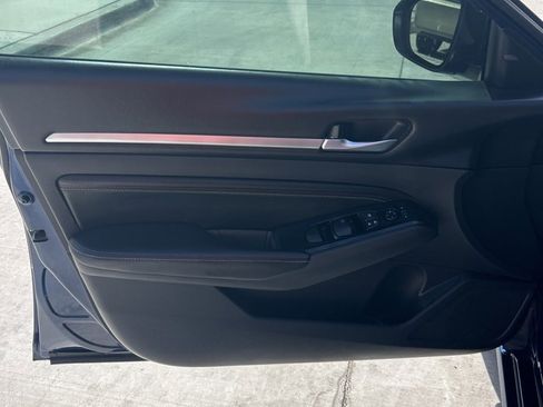 Used 2023 Nissan Altima 2.5 SR w/ SR Premium Package image 6