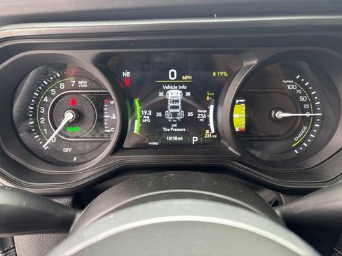 Used 2025 Jeep Wrangler Unlimited Sahara w/ Safety Group image 25