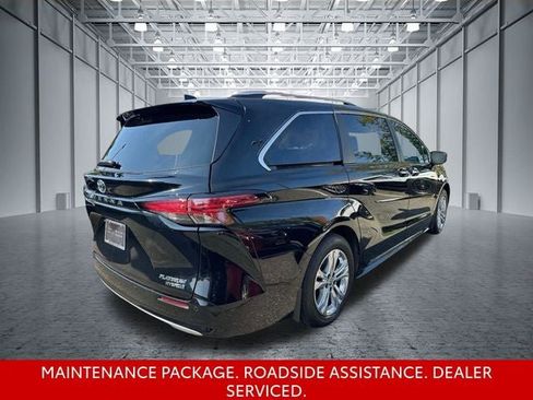 Used 2023 Toyota Sienna Platinum AWD/4WD image 4