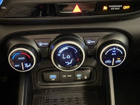 Used 2023 Hyundai Venue Limited FWD image 29