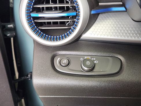 Certified 2025 Chevrolet Trax LS image 22