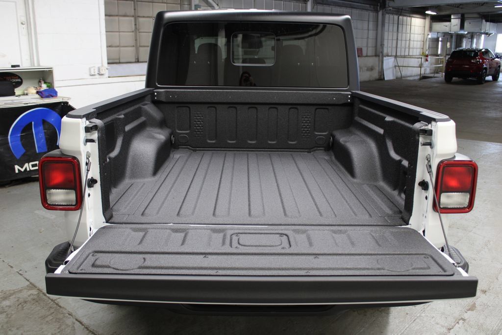 New 2026 Jeep Gladiator Sport AWD/4WD image 30