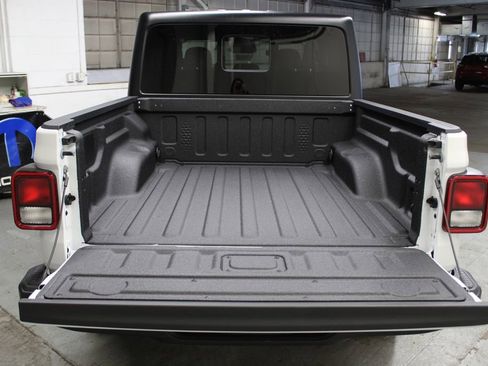 New 2026 Jeep Gladiator Sport image 30