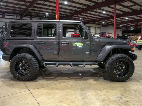Used 2019 Jeep Wrangler Unlimited Sahara w/ Uconnect 4C Nav & Sound Group AWD/4WD image 29