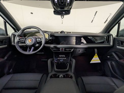 New 2026 Porsche Cayenne image 21