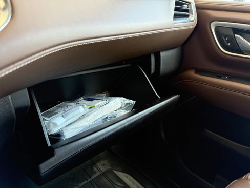 Used 2021 Chevrolet Tahoe High Country w/ Premium Package image 32