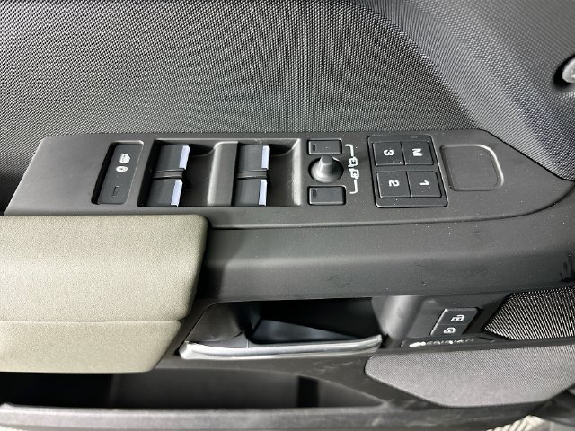 Used 2026 Land Rover Defender 110 S AWD/4WD image 19