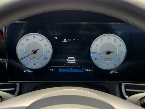 Used 2025 Hyundai Elantra SEL FWD image 25
