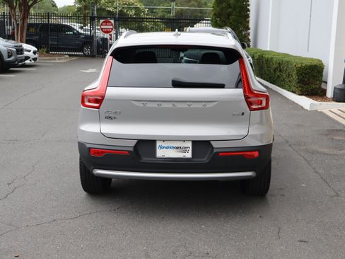 Used 2025 Volvo XC40 B5 Core AWD/4WD image 9