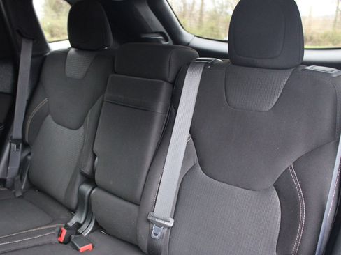 Used 2016 Jeep Cherokee Latitude image 16