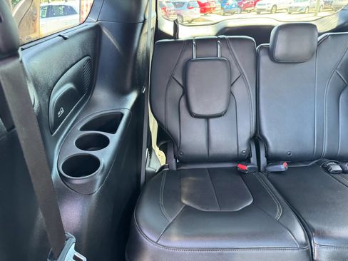 Used 2020 Chrysler Pacifica Touring-L Plus w/ Advanced Safetytec Group FWD image 46