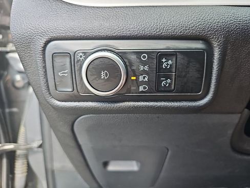 Used 2023 Ford Explorer XLT w/ Equipment Group 202A AWD/4WD image 36