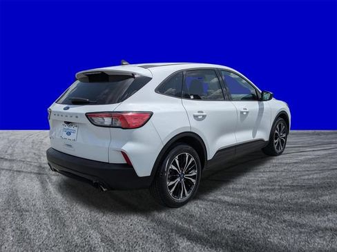 Used 2022 Ford Escape SE w/ SE Sport Appearance Package FWD image 4
