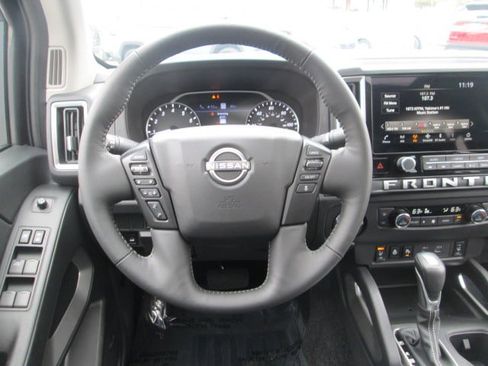 Used 2025 Nissan Frontier SL AWD/4WD image 14